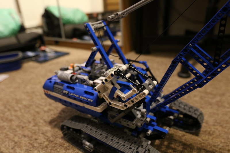 Illustration for article titled Lego Technic Crawler Crane: The Oppo Review